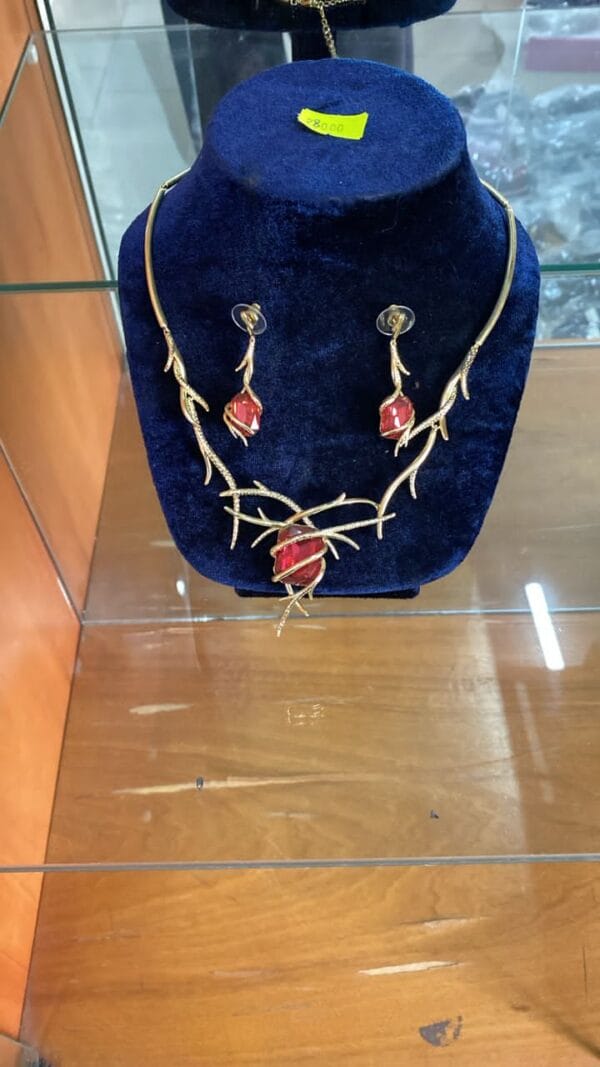 ENSEMBLE COLIER + BOUCLES D2JEB