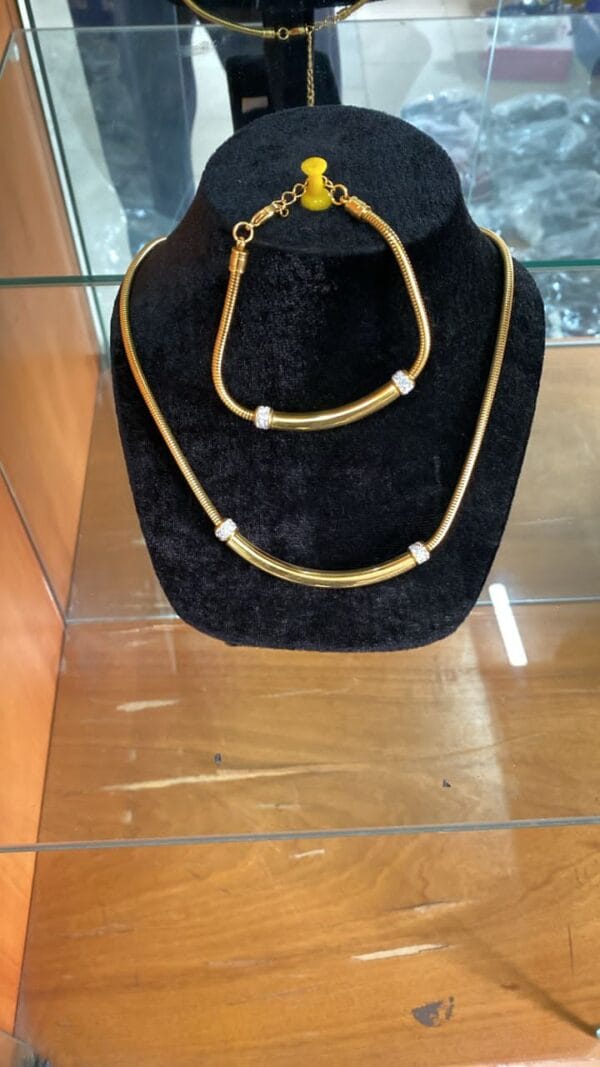 ENSEMBLE COLIER + BOUCLES V523Q