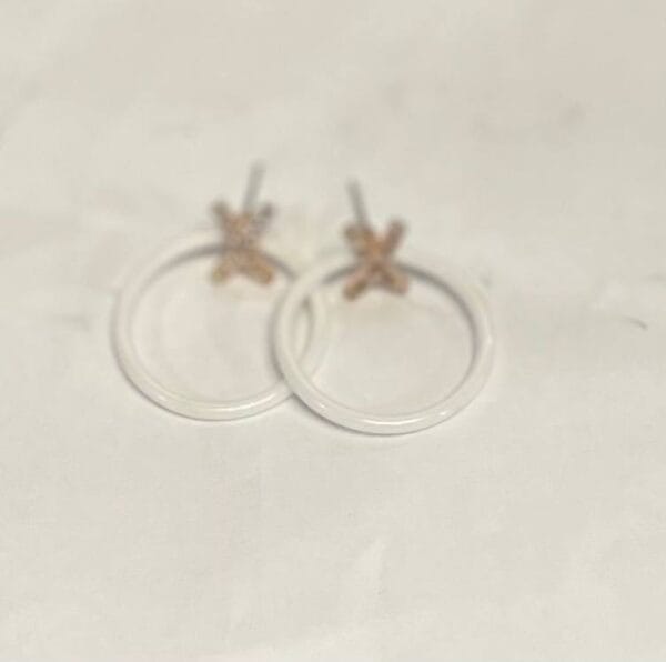 Paire de boucles d'oreilles Blanches X9JNW-BX