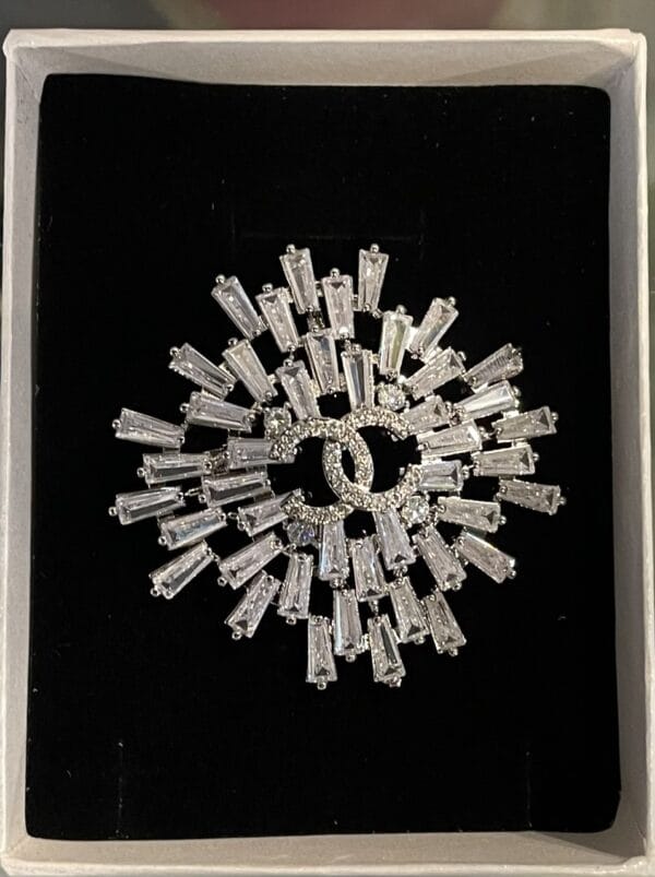 Broche Chanel en forme de flocon de neige 211QK-BX