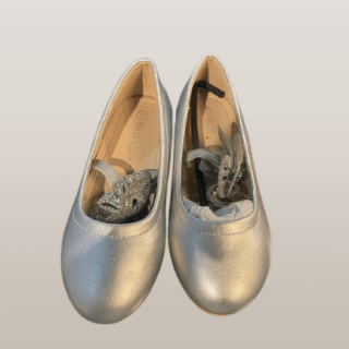 Ballerine Marie Claire grise avec design de papillon