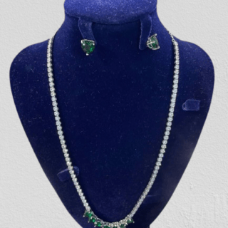 Collier de perle vertes et ses boucles d'oreilles WBY5F