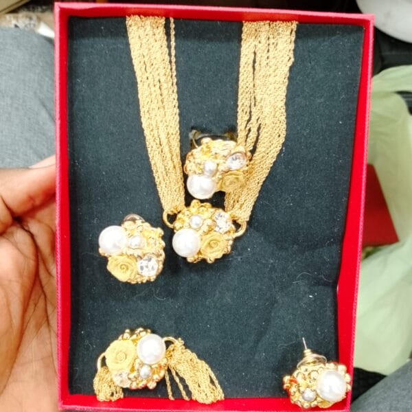 CHAINE + BOUCLES. BC028